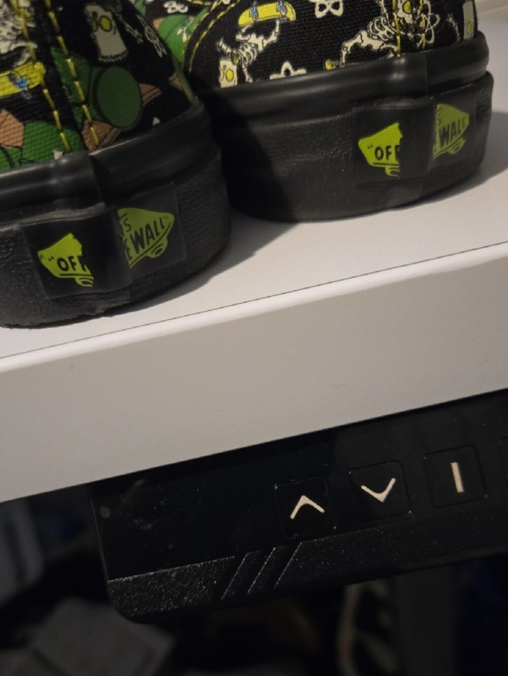 Vans Bar Simpsons Low Top Sneakers - Picture 3 of 6
